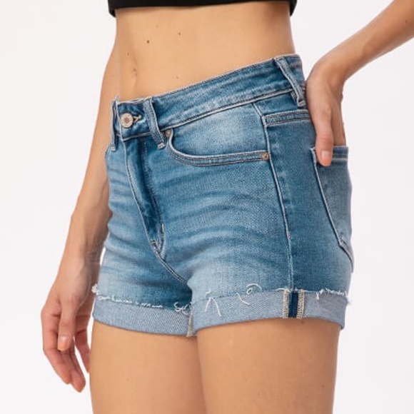 **NEW** HAZEL HIGH RISE SHORTS - Picture 4 of 5